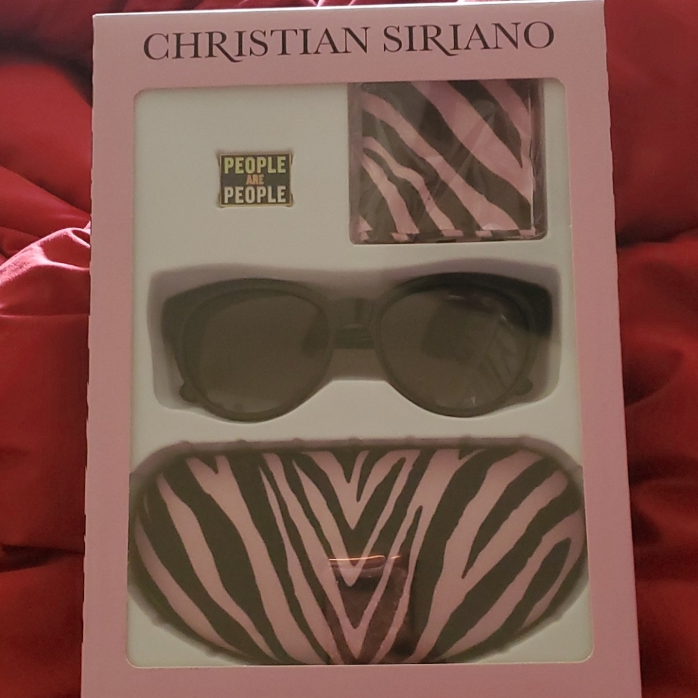 Polarized sunglasses, case, cleaning cloth and Pin